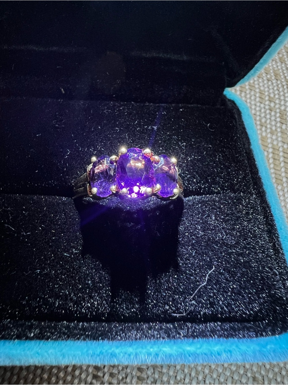 Amethyst solid 10 karat gold ring, size 6 - Picture 2 of 6